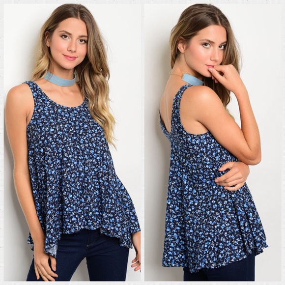 Tops - 💙2 LEFT MEDIUM Adorable navy floral tank.